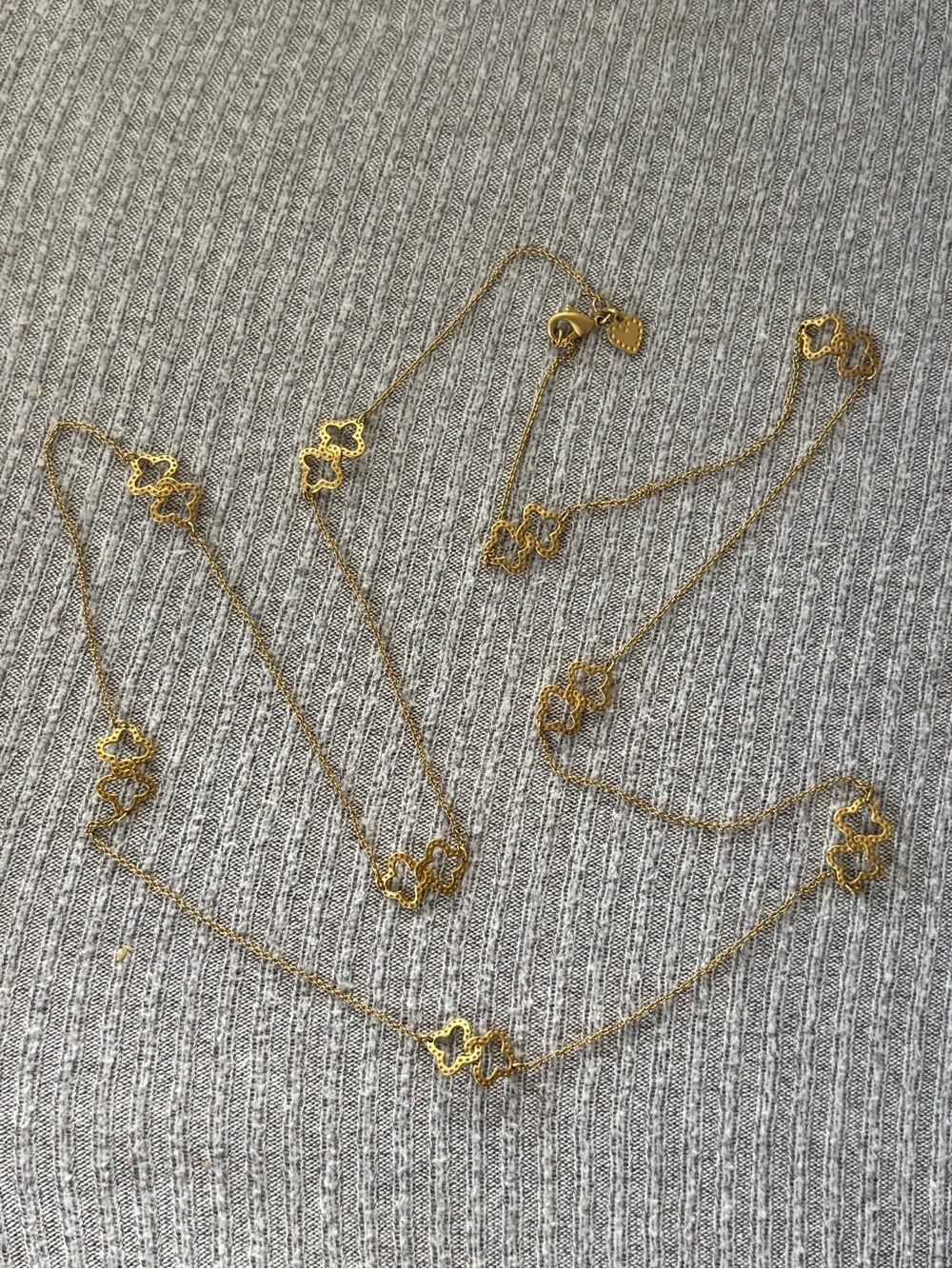 Vintage Stella & Dot marked gold tone intertwined clovers chain necklace